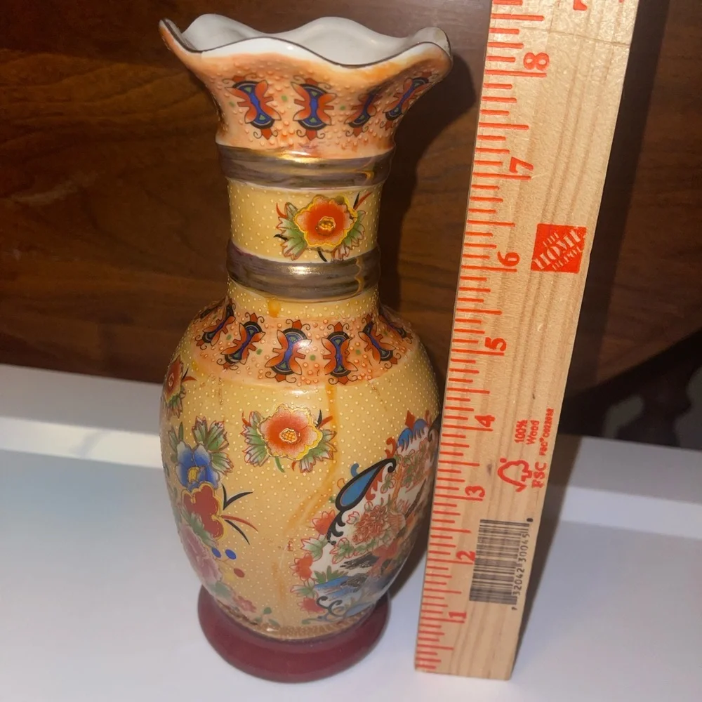 Fluted Satsuma Vase Birds Japanese Textured Gold Hand painted Stunning